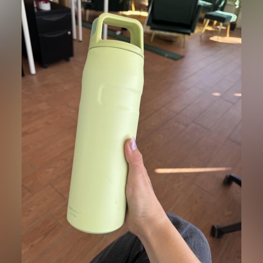 Stanley Green IceFlow Bottle 24 oz - Picture 6 of 7